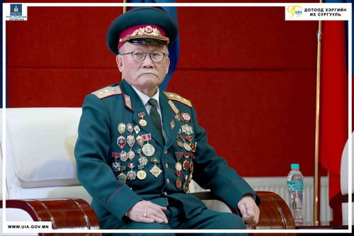100 НАСТАЙ АХМАД БАГШ, ХУРАНДАА Д.ЦОГТ-ОЧИР АХМАДЫН БАЯРТАА ОРОЛЦЛОО